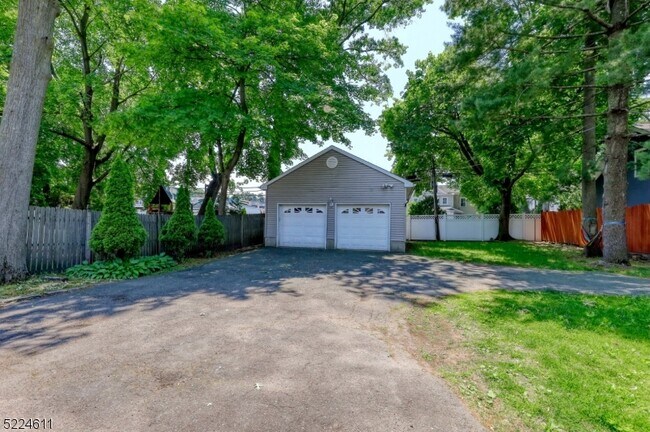 Building Photo - 204 Lorraine Ave