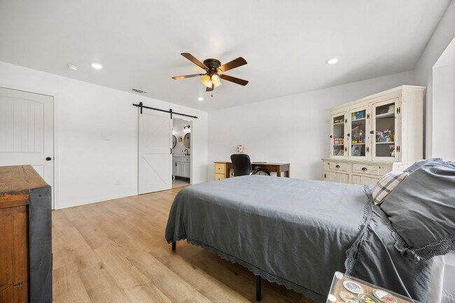 Building Photo - 921 Indian Trail Dr