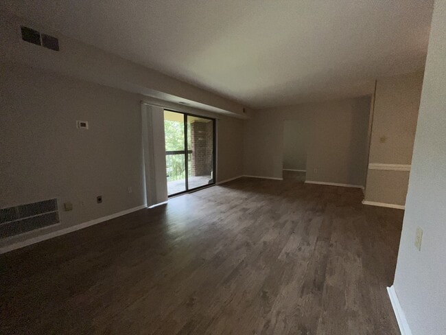 Building Photo - 1212 Schaub Dr