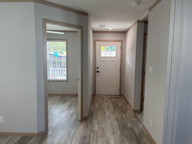 Building Photo - 15777 Bolesta Rd