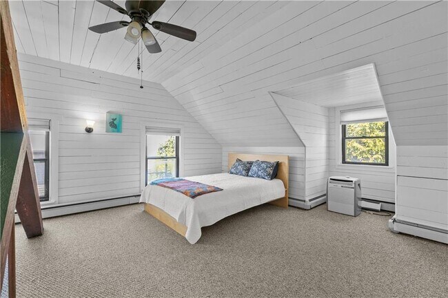 Building Photo - 167 Coggeshall Ave