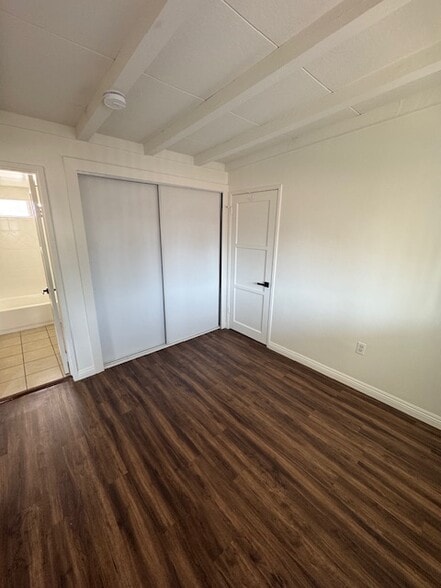 Building Photo - 320 7th St