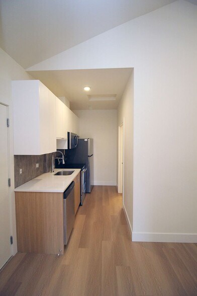 Building Photo - 8417 SW 24th Ave