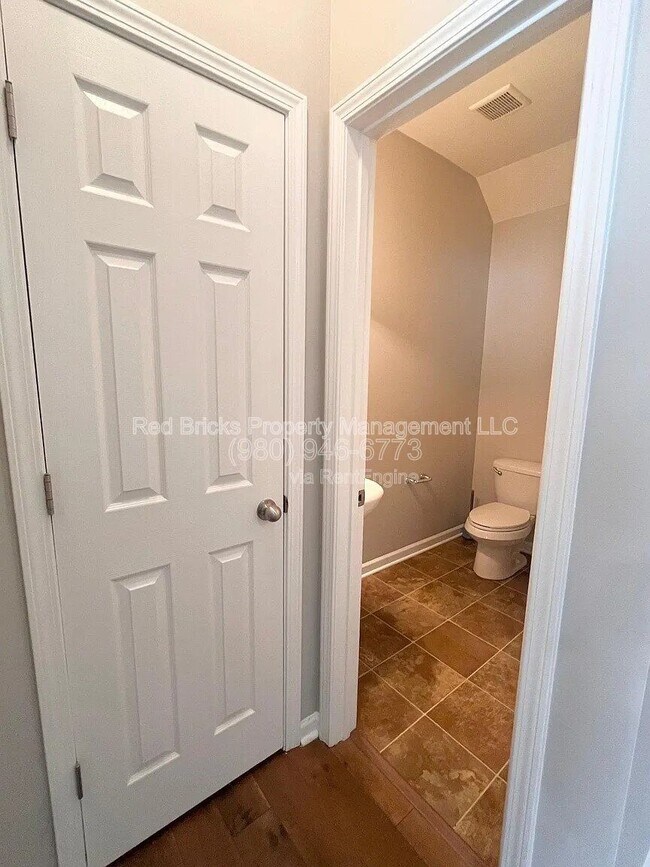 Building Photo - 4630 Craigmoss Ln