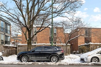 Building Photo - 2069 N Larrabee St