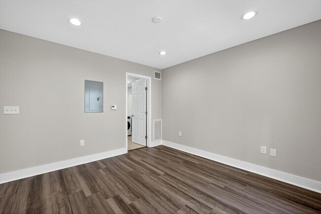 Building Photo - 935 La Posada Dr