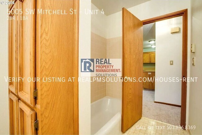 Building Photo - 5005 SW Mitchell St