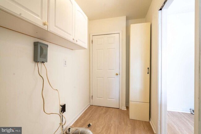 Building Photo - 1558 Specht Pl