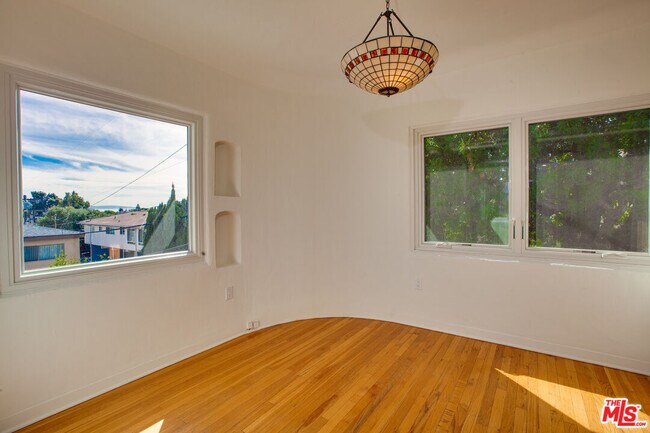 Building Photo - 2534 7th St