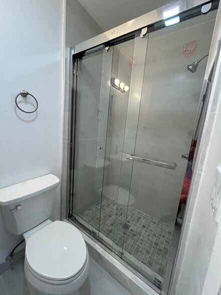 Master Bedroom Bathroom - 325 S Doheny Dr