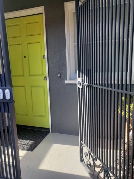 Building Photo - 717 Rolph St