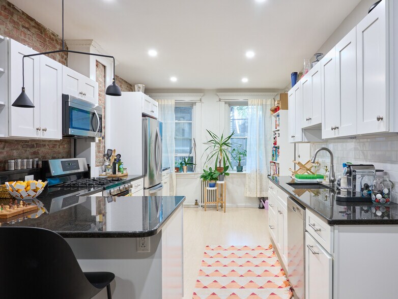 Kitchen - 638 Washington St
