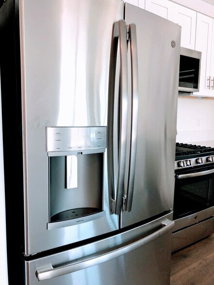 Building Photo - 2154 Fargo St