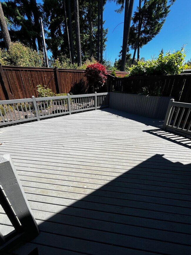 Building Photo - Gorgeous House in a Family-Friendly neighb...