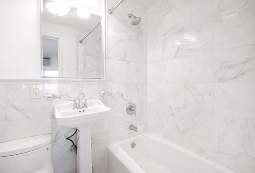 Building Photo - 169 W 76th St