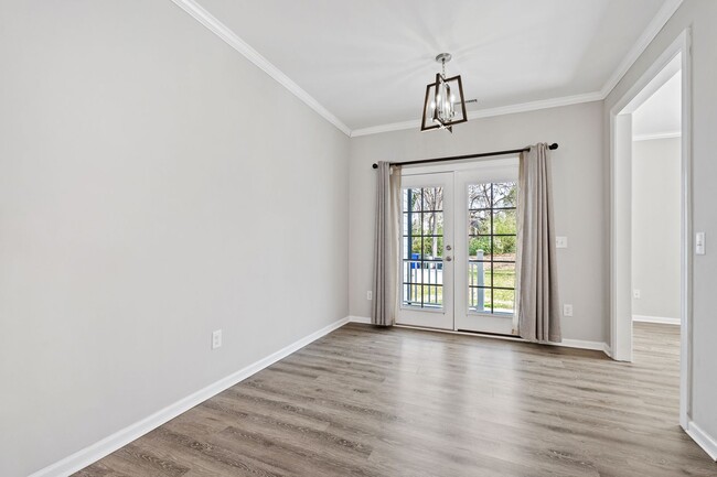 Building Photo - Stunning Duplex Minutes to Downtown Durham!