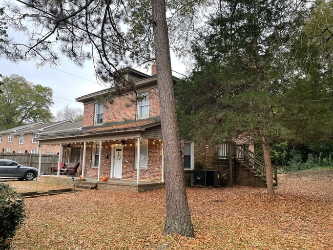 Building Photo - 2522 Lee St