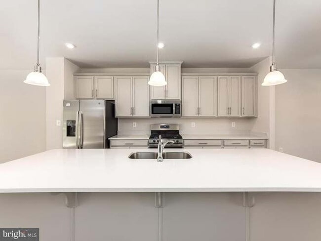 Building Photo - 1124 Dovetail Cir