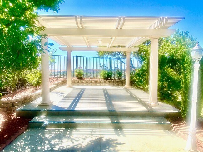 Building Photo - AVAILABLE BY 1/1/26 - ELEGANT AND SPACIOUS 4 BED, 4 BATH 2 STORY HOME WITH VIEWS OF EL DORADO HILLS