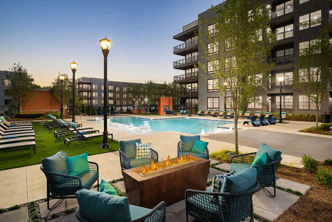Building Photo - 2060 Bolton Dr NW