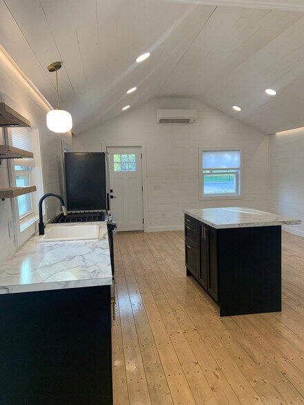 Building Photo - 1300 NW 3rd Ave