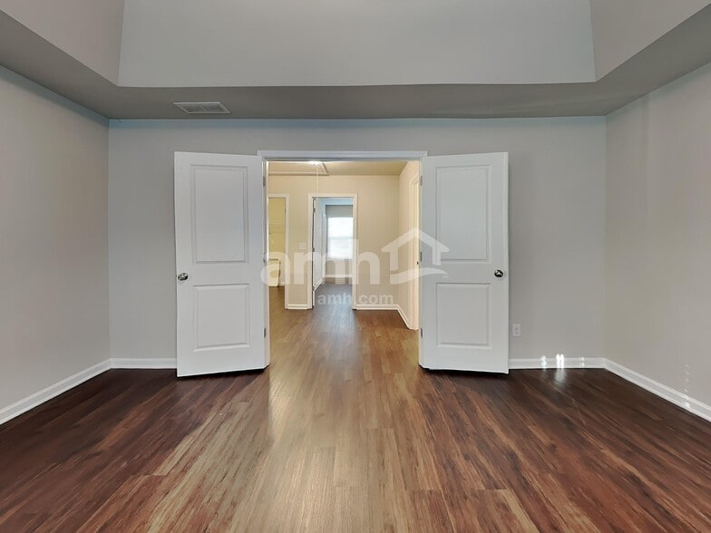 Building Photo - 218 Omega Ct