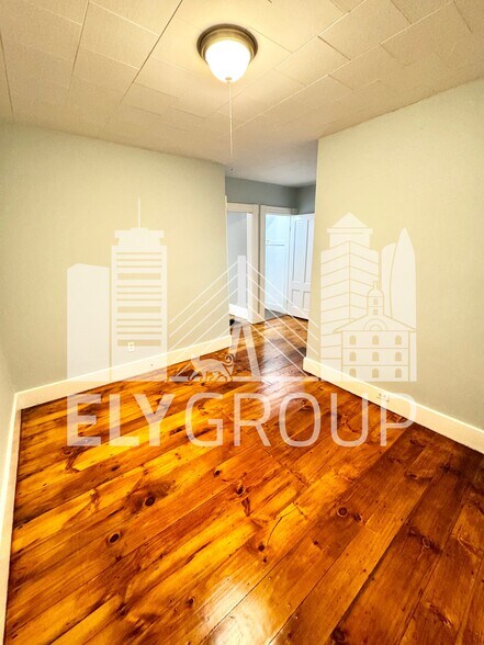 Building Photo - 10 Spruce St