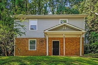 Building Photo - 421 Whispering Pines Dr