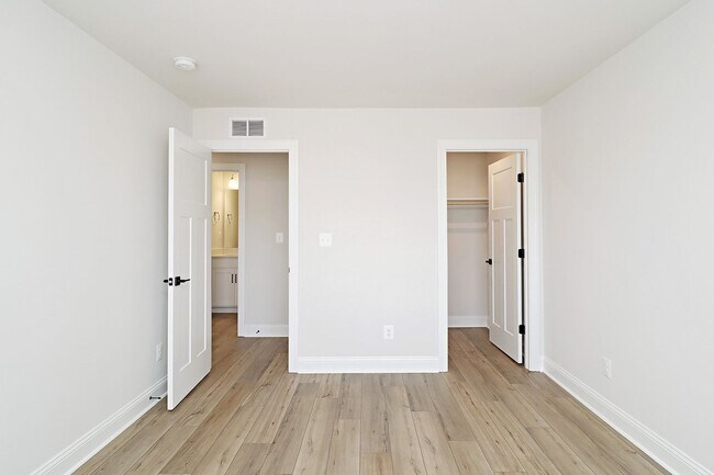 Building Photo - $500 off 1st Month's Rent! Pet-Friendly Crozet Townhome