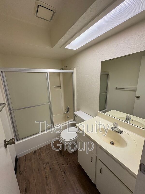 Building Photo - 4805 W Iris Ave