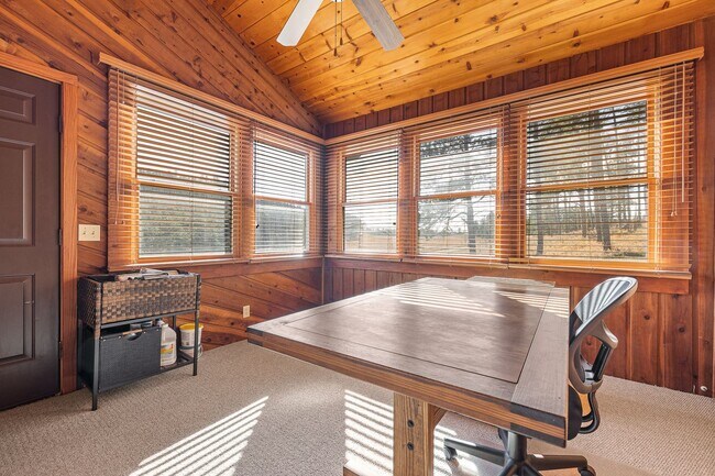 Building Photo - Fully furnished Rental