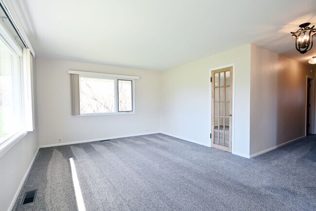 Building Photo - 272 WY-335