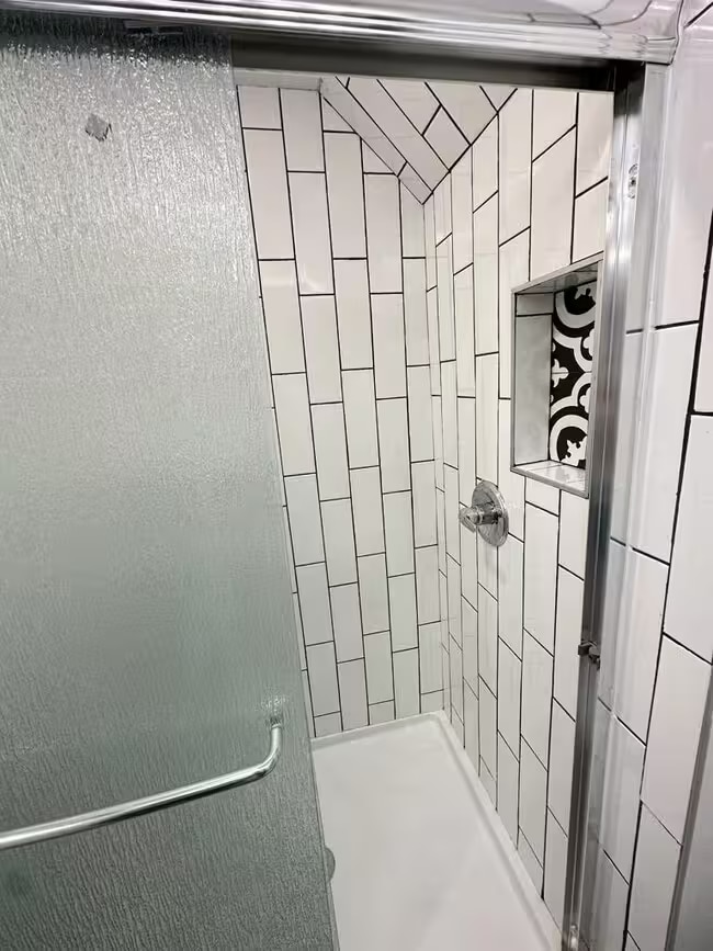 Building Photo - 3370 Parkview Ave