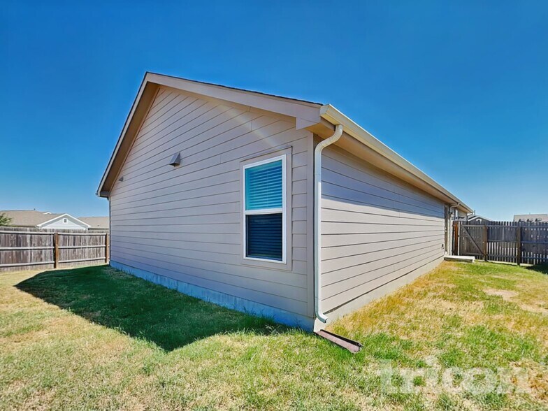 Building Photo - 8525 Amistad Cove