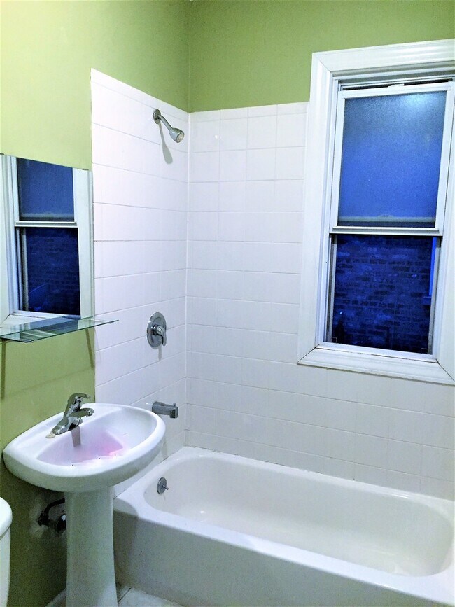 Building Photo - 3926 W Byron St