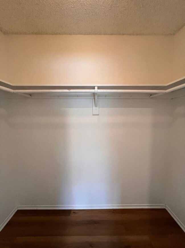 Building Photo - Central Huntington Beach 2 bed 1 bath