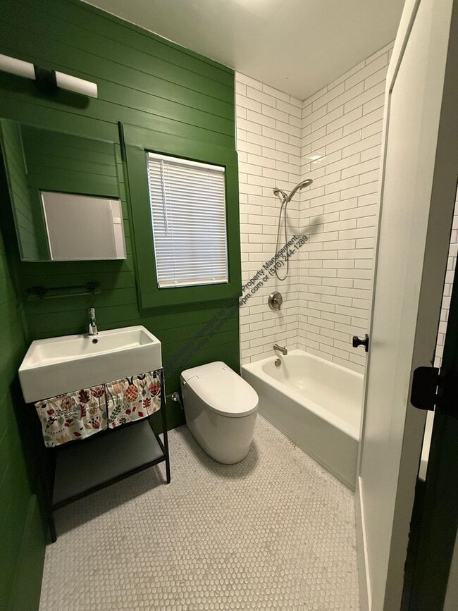 Building Photo - 18th and Filbert St