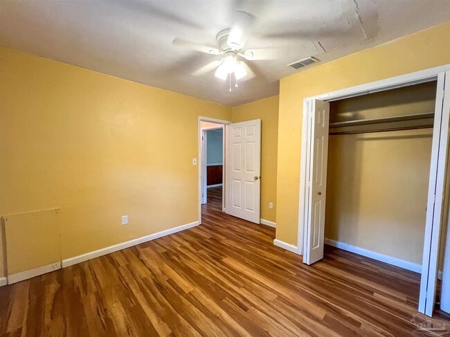 Building Photo - 608 N 70th Ave