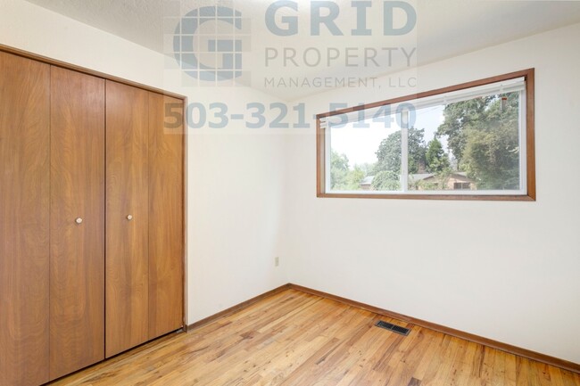 Building Photo - 3 Bedroom Ranch in Milwaukie