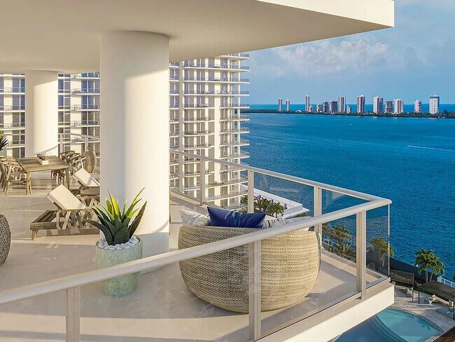 Building Photo - 220 Lake Shore Dr