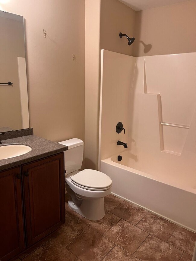 Building Photo - Charming 2 Bed Home in Cary