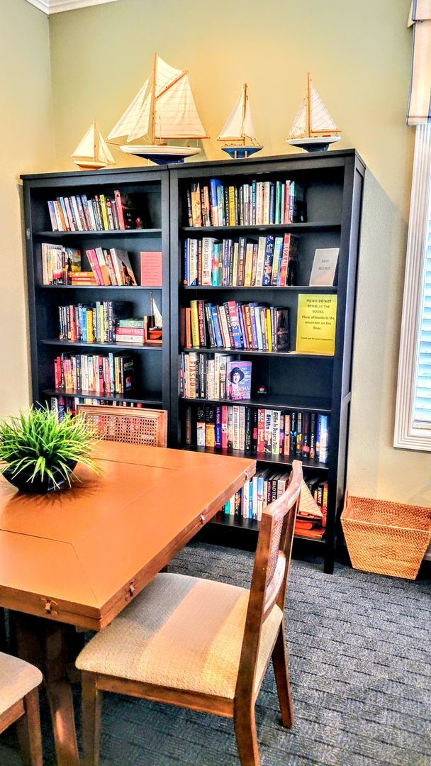 Building Photo - ANNUAL UNFURNISHED 2 bed 2 bath ground flo...
