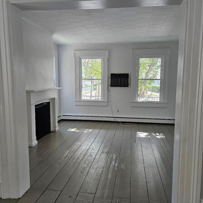 Building Photo - 29 Delano St