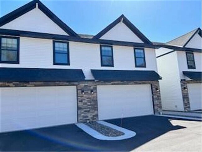 Primary Photo - 3411 Douglas Dr N