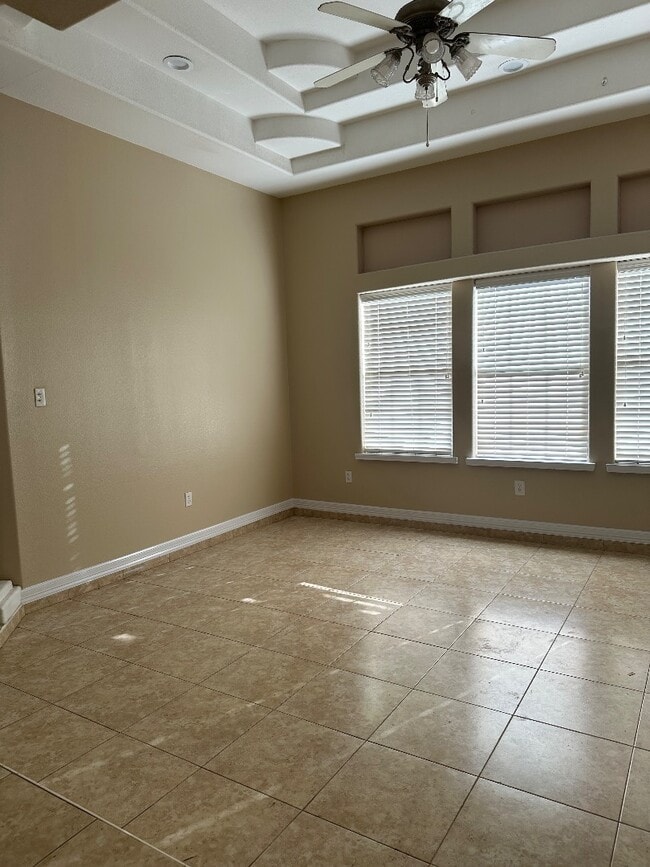 Building Photo - 4007 Zuley St