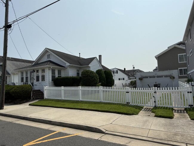 Building Photo - 104 N 35th Ave