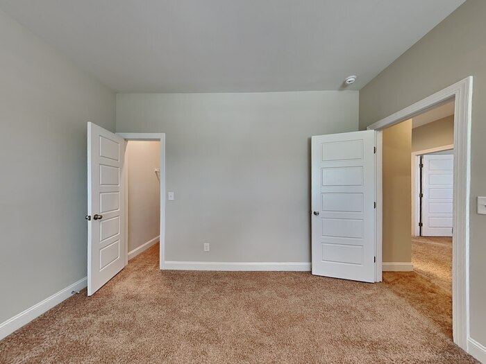 Building Photo - 6321 Silver Creek Ln