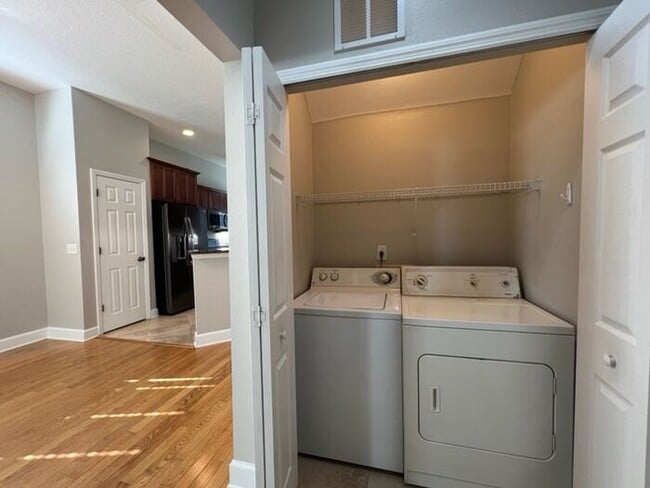 Building Photo - 3 Bedroom Townhouse in Boone School Area