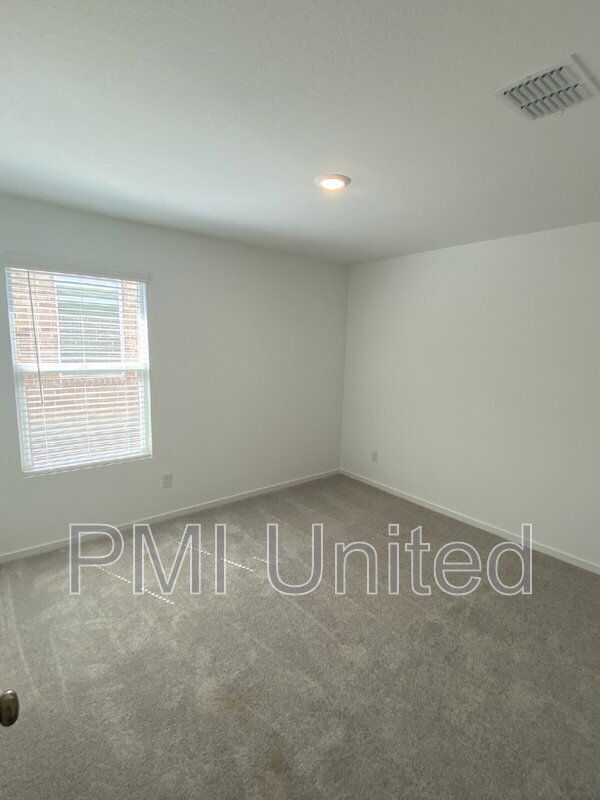 Building Photo - 2015 Sulky Ln
