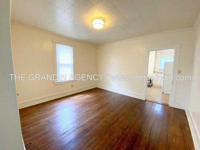 Building Photo - 909 13th St SE